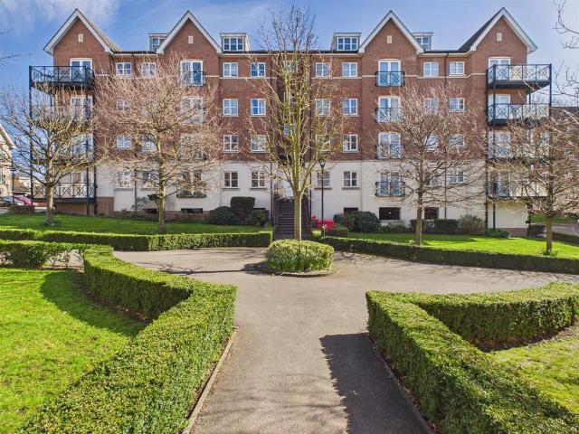 Flat for sale in Walton, Aylesbury