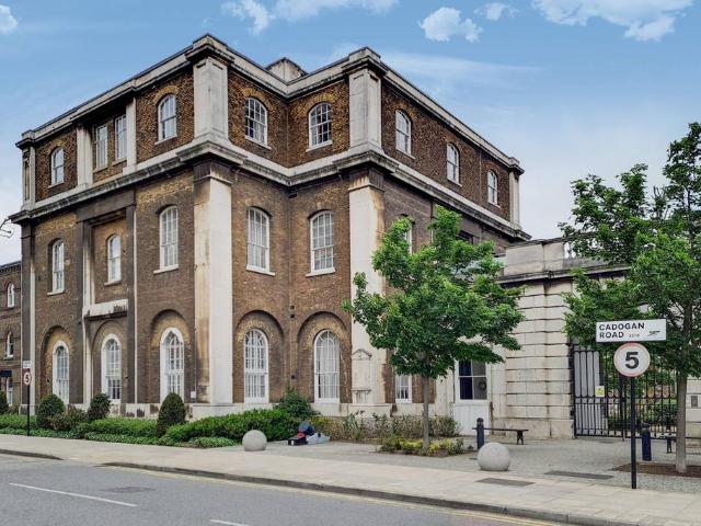 Flat for sale in Greater London