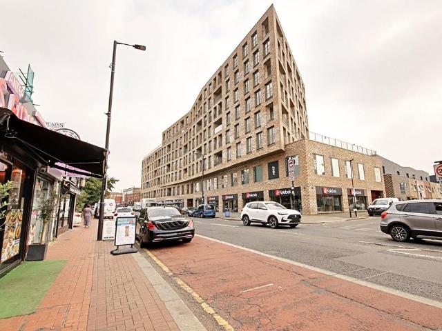 Flat for sale in Upper Edmonton, Greater London