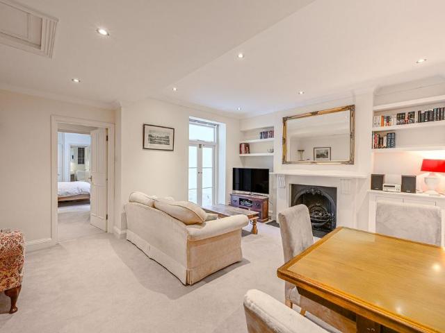 Flat for sale in Pimlico, Greater London