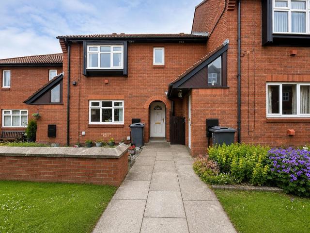 Flat for sale in Roby Mill, Lancashire