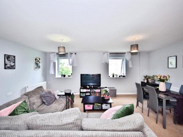 Flat for sale in Midway, Kent