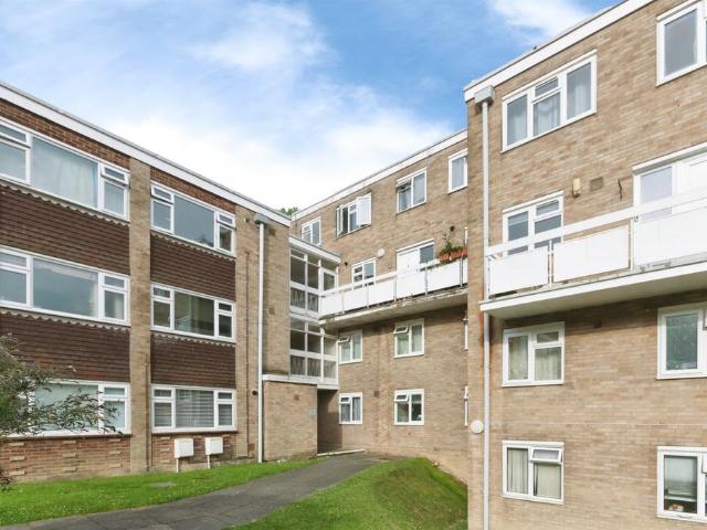 Flat for sale in Perryfields, West Sussex