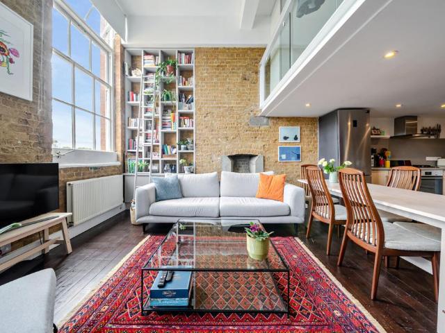 Flat for sale in Peckham, Greater London