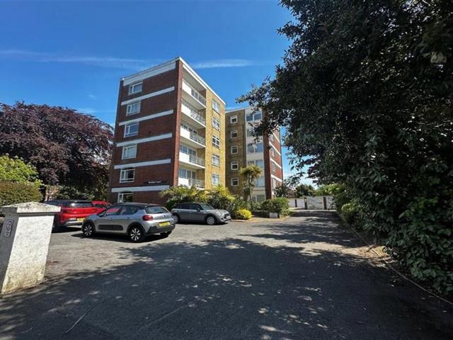 Flat for sale in West Worthing, Worthing