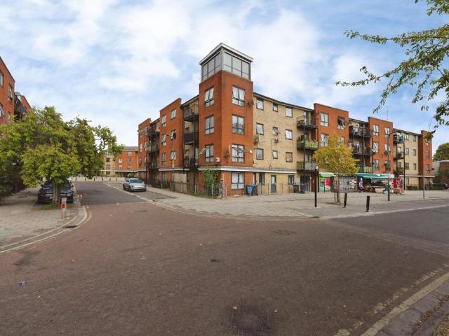 Flat for sale in Preston, Greater London