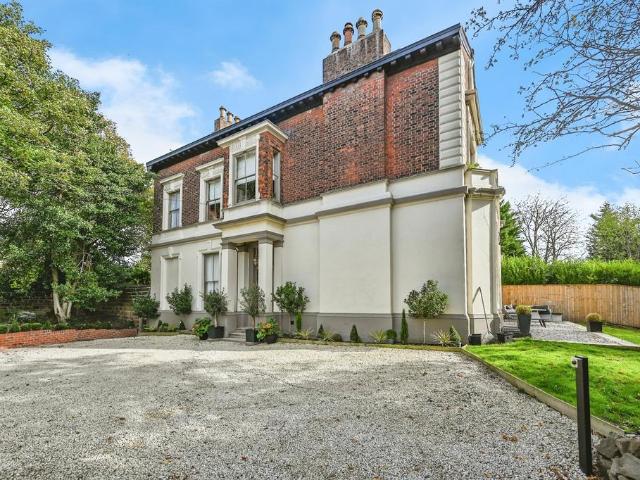 Flat for sale in Calderstones