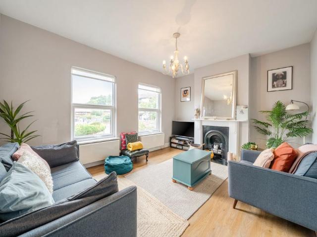 Flat for sale in London Borough of Lambeth, Greater London