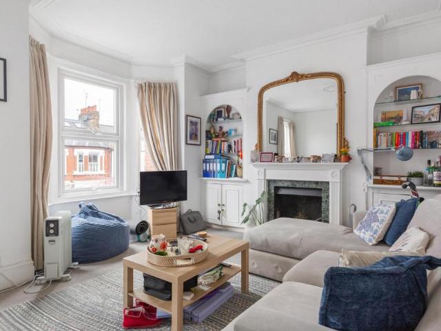Flat for sale in London Borough of Wandsworth, Greater London