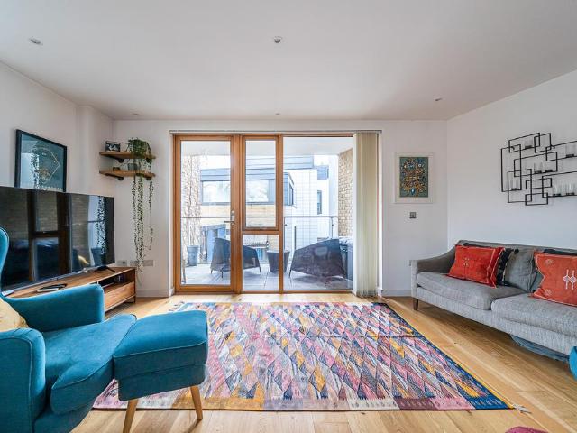 Flat for sale in Highbury, Greater London