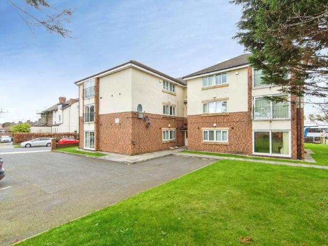 Flat for sale in New Ferry, Wirral