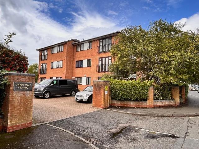 Flat for sale in Henley-on-Thames, Berrick Salome