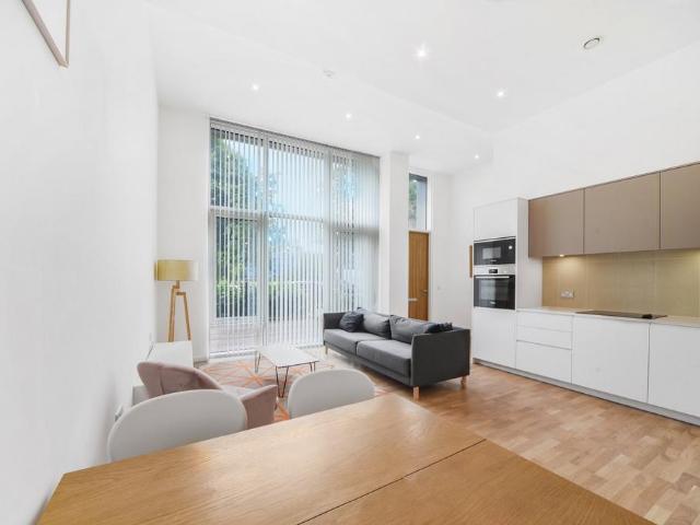 Flat for sale in London Borough of Lewisham, Cat Hill