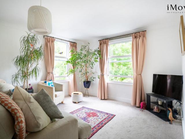 Flat for sale in Crystal Palace, Greater London