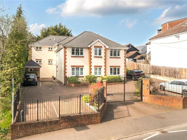 Flat for sale in Mindenhurst, Heol-las