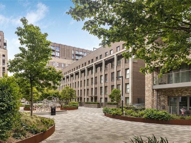 Flat for sale in Upton Park, Greater London