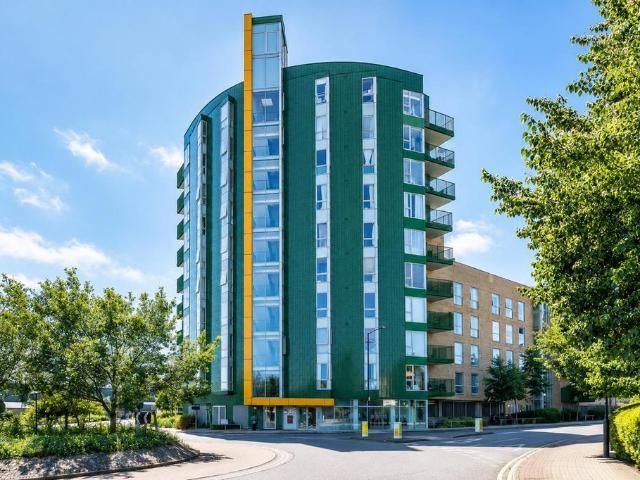 Flat for sale in Harlesden, Greater London