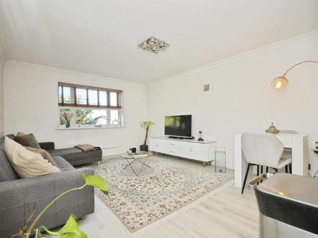 Flat for sale in Beckenham, Greater London