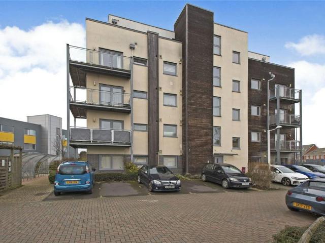 Flat for sale in Monks Orchard, Kent