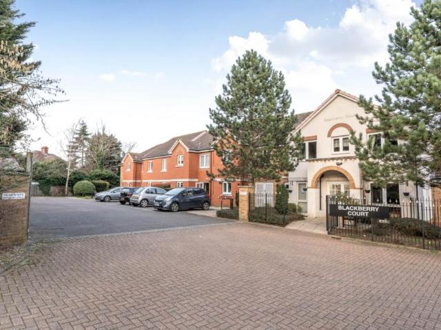 Flat for sale in Preston, Greater London