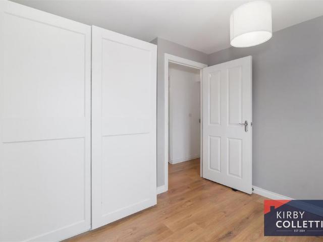 Flat for sale in Broxbourne, Hertfordshire