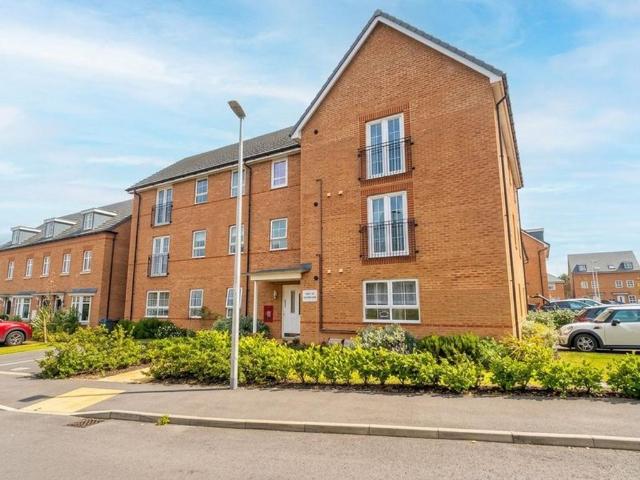 Flat for sale in Peacehaven, Iford
