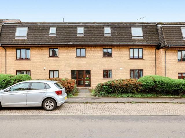 Flat for sale in Shawmoss, Shawlands