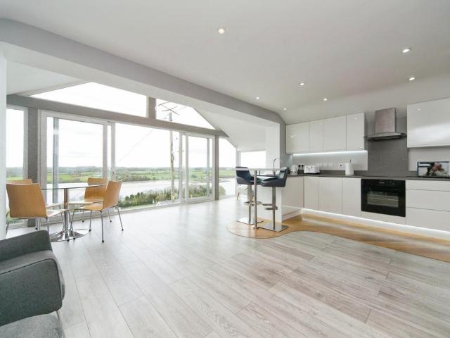 Flat for sale in Y Felinheli, Wales