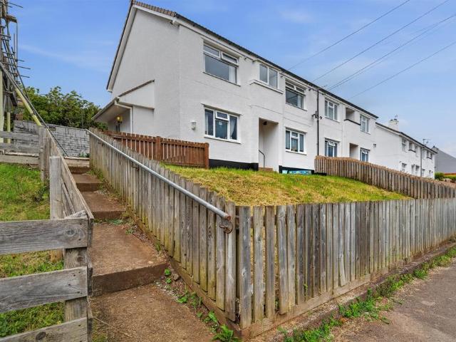 Flat for sale in Penygarn, Griffithstown