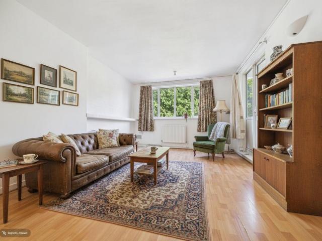 Flat for sale in Isle Of Dogs, Greater London