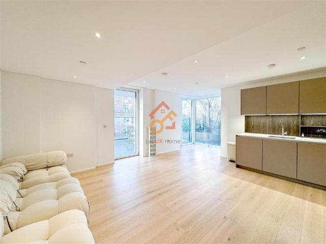 Flat for sale in Battersea, Greater London