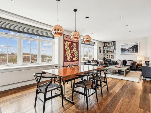 Flat for sale in Brompton, Greater London