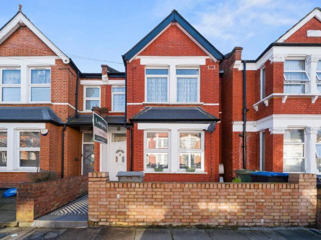 Flat for sale in Cricklewood, Greater London