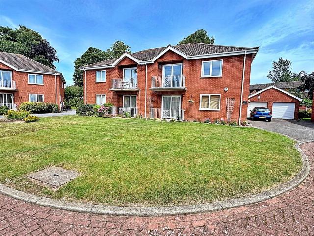 Flat for sale in Littlefield, Grimsby