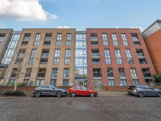 Flat for sale in Bermondsey, Greater London