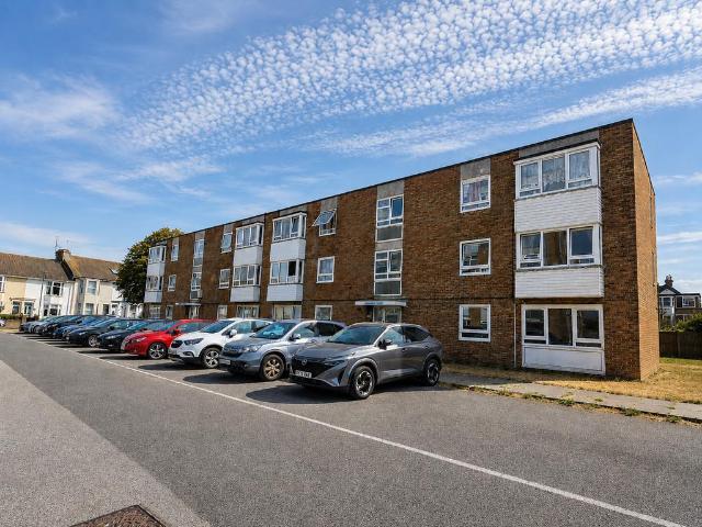 Flat for sale in Fishersgate, West Sussex