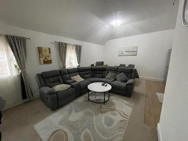 Flat for sale in Wotton Pitch, Gloucester