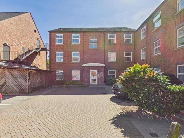 Flat for sale in Caldermill, East Midlands
