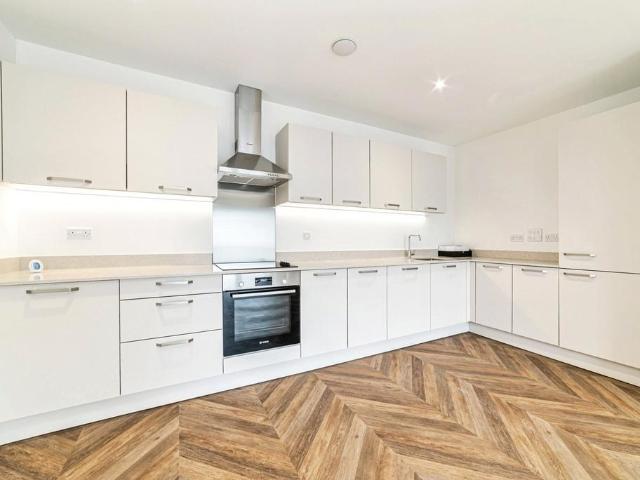 Flat for sale in Henley-on-Thames, Berrick Salome
