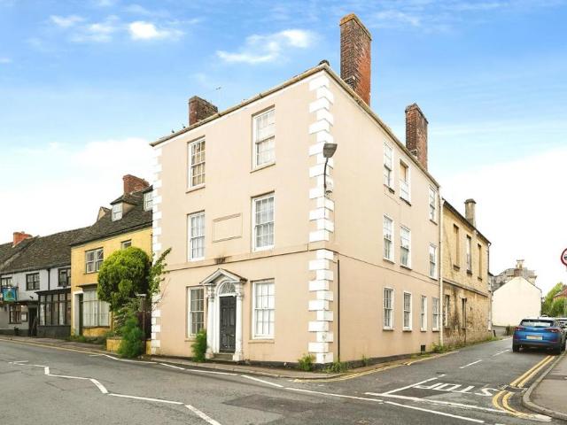 Flat for sale in School House, Gloucestershire