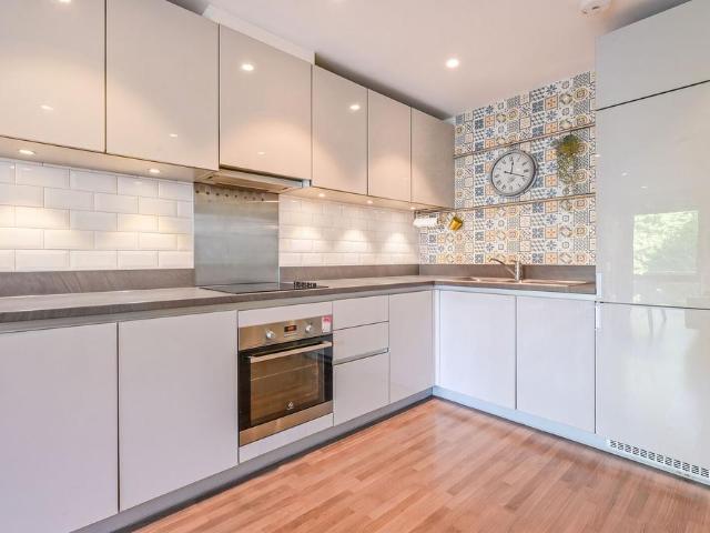 Flat for sale in London Borough of Newham, Greater London