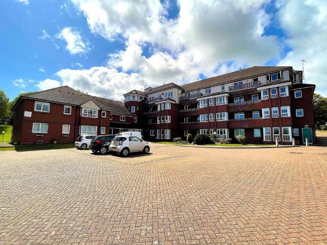 Flat for sale in South Cliff, Kepwick