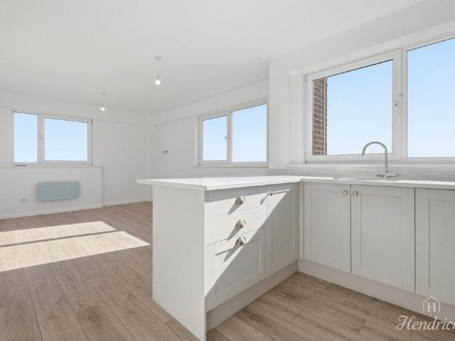 Flat for sale in Alton Barnes, Essex