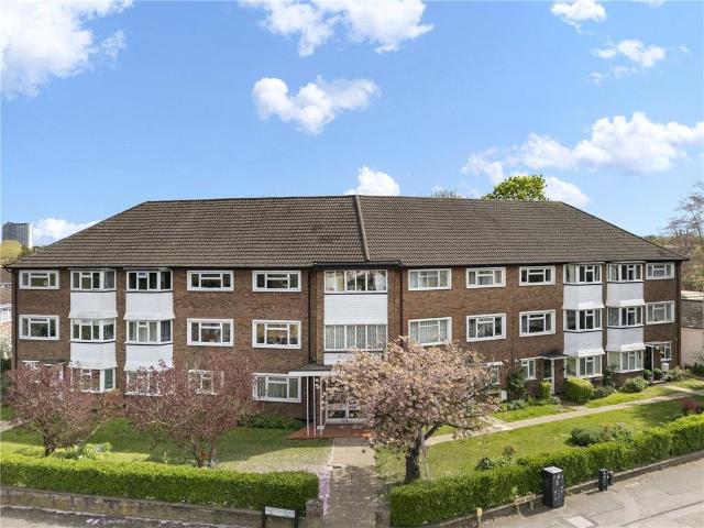 Flat for sale in Surbiton, Greater London