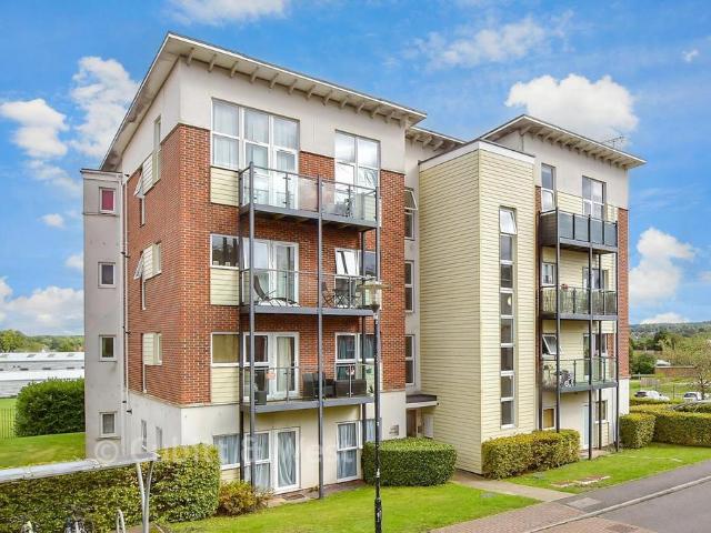 Flat for sale in Pachesham Park, Surrey
