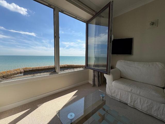 Flat for sale in Middle Deal, Ash