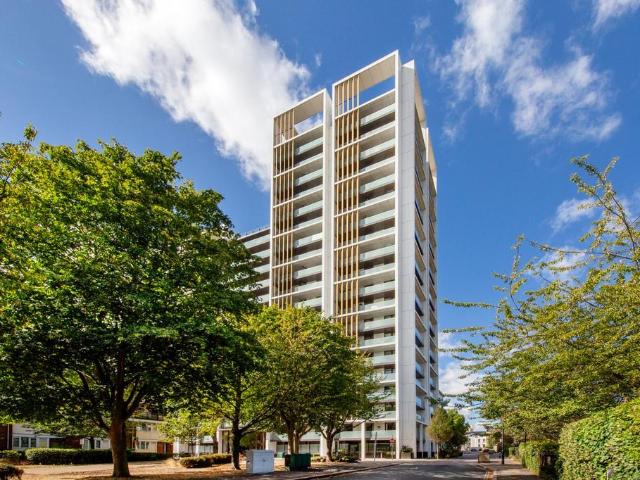 Flat for sale in Stockwell, Greater London