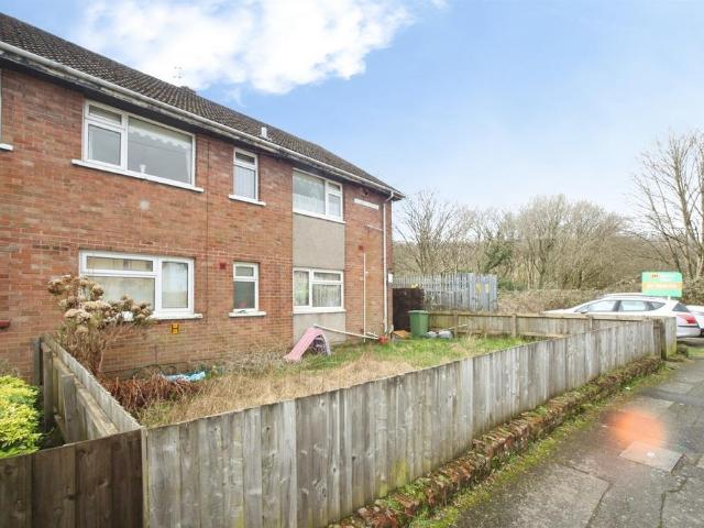 Flat for sale in Pontypridd, Wales