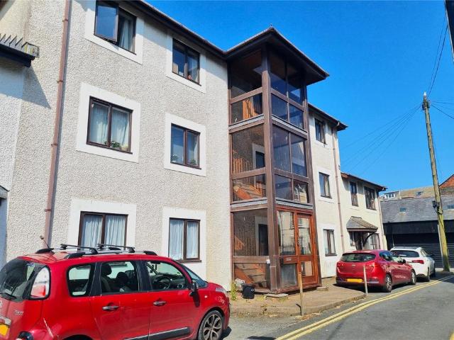 Flat for sale in Waun Fawr, Wales