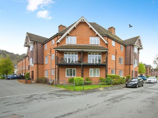 Flat for sale in Wendover, Buckinghamshire